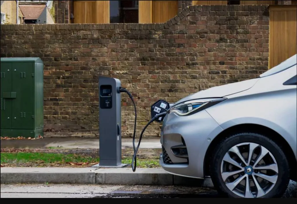 BT Group pilots EV chargers powered by street cabinets